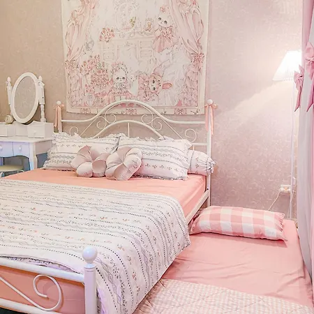 Gold Coast Pik Apartments By Host Jess Jakarta Room photo