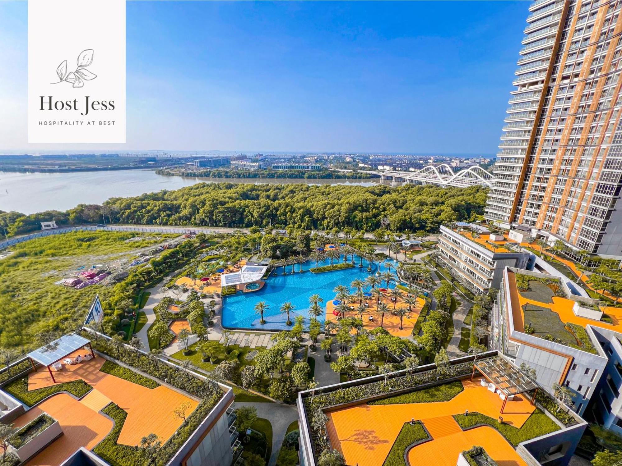 Gold Coast Pik By Host Jess *