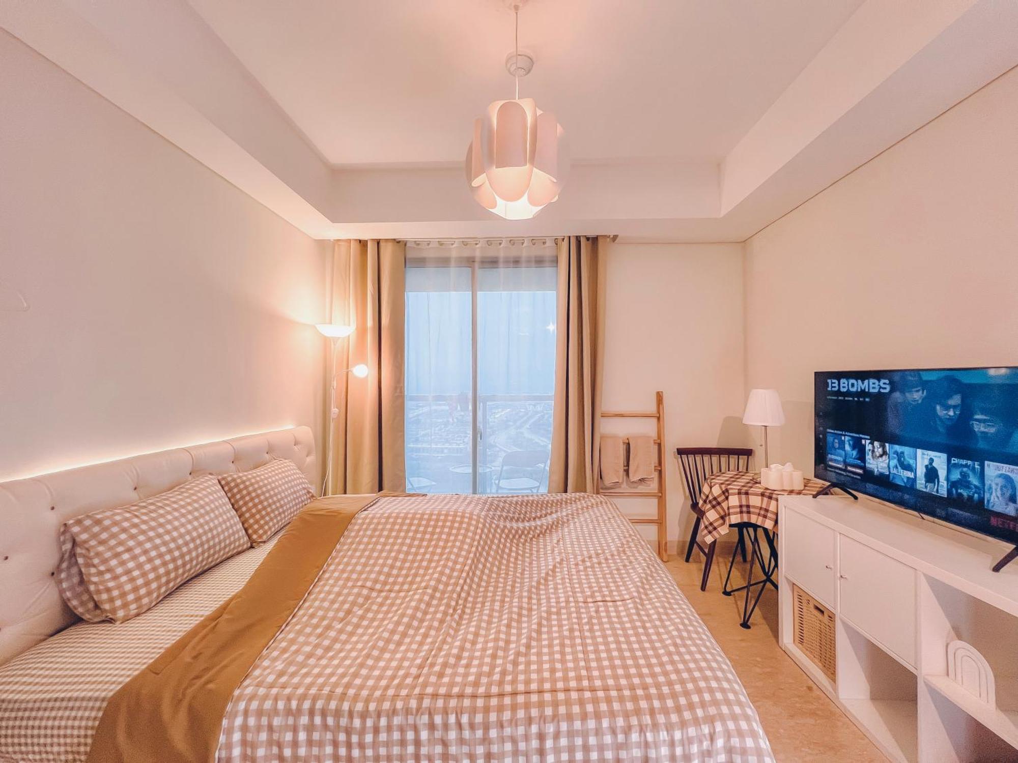 Gold Coast Pik By Host Jess *